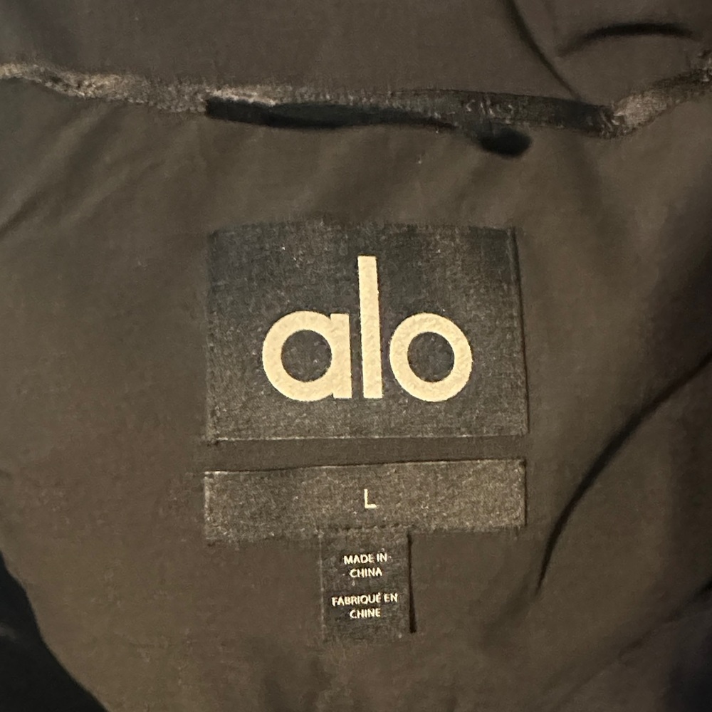 ALO Yoga Stretch Woven Street Puffer Jacket - Picture 4 of 6